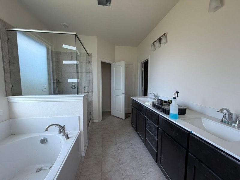 Furnished interior view inside a new home in Covenant Springs, Springtown (Image 5).