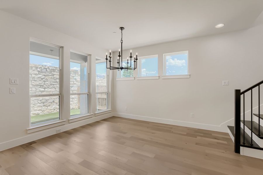 3137 Sir Judge - Dining Area
