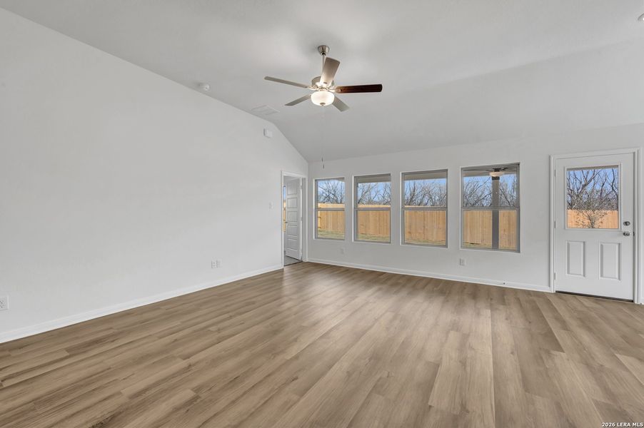 Spacious, unfurnished interior of a new home in Greenspoint Heights, Seguin (Image 27).