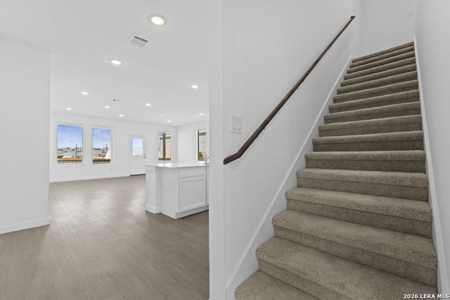 Spacious, unfurnished interior of a new home in Grace Valley, Cibolo (Image 24).