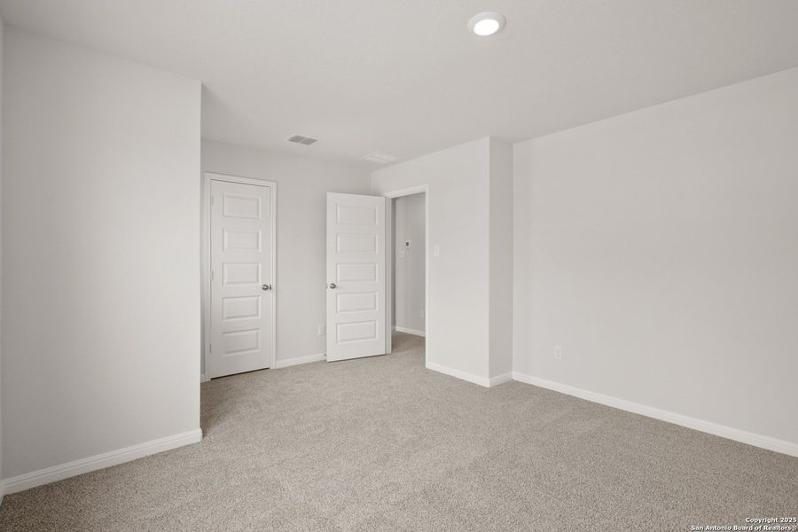 Spacious, unfurnished interior of a new home in Cinco Lakes, San Antonio (Image 22). Spacious, unfurnished interior of a new home in Cinco Lakes, San Antonio (Image 22).