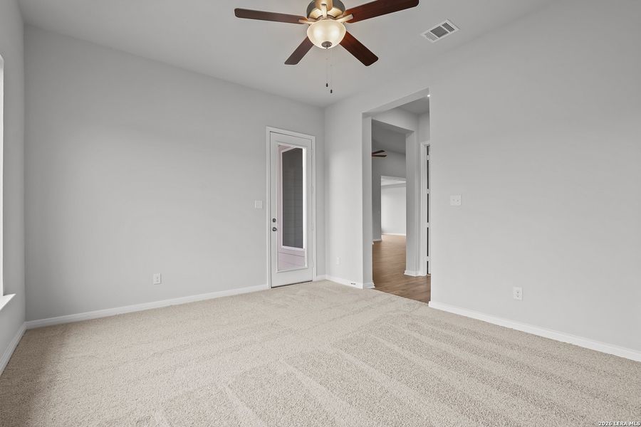 Spacious, unfurnished interior of a new home in Homestead, Schertz (Image 20).