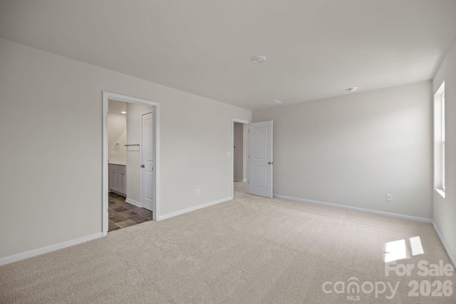 Spacious, unfurnished interior of a new home in Richburg Meadows, Richburg (Image 9).