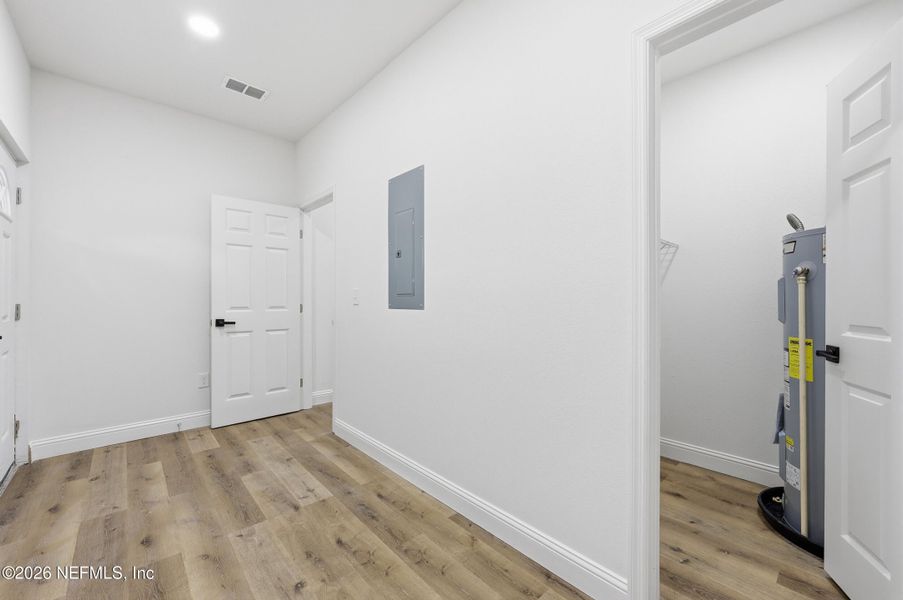 Spacious, unfurnished interior of a new home in , Jacksonville (Image 29).