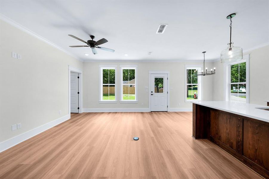 Spacious, unfurnished interior of a new home in , Mineola (Image 15).