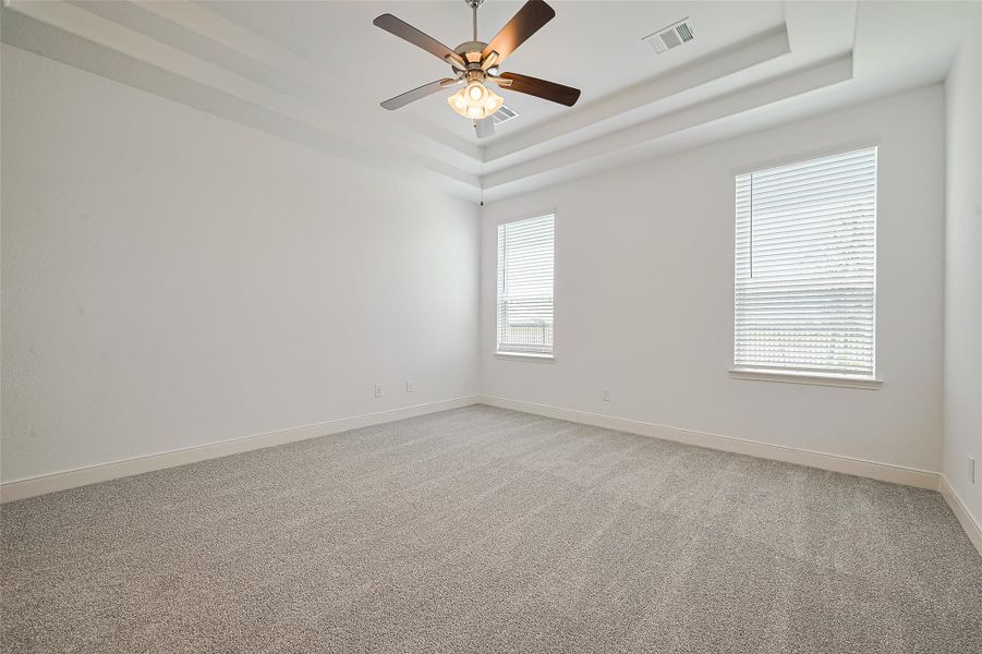Spacious, unfurnished interior of a new home in Lago Mar, Texas City (Image 30).