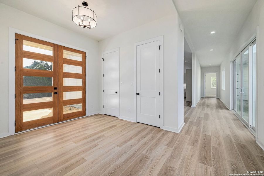 Spacious, unfurnished interior of a new home in , Fischer (Image 17).