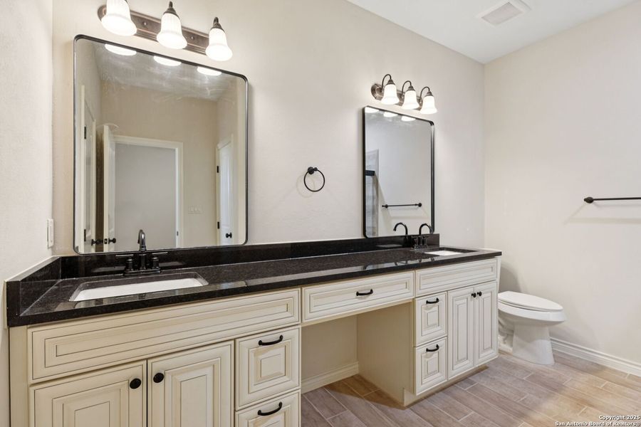 Furnished interior view inside a new home in , Seguin (Image 15).