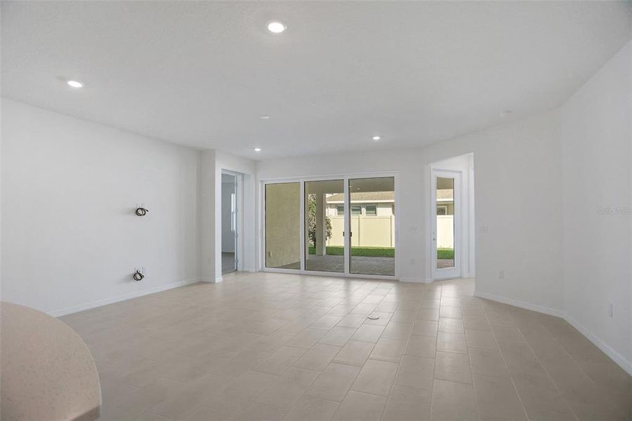 Spacious, unfurnished interior of a new home in Angeline, Land O' Lakes (Image 46).