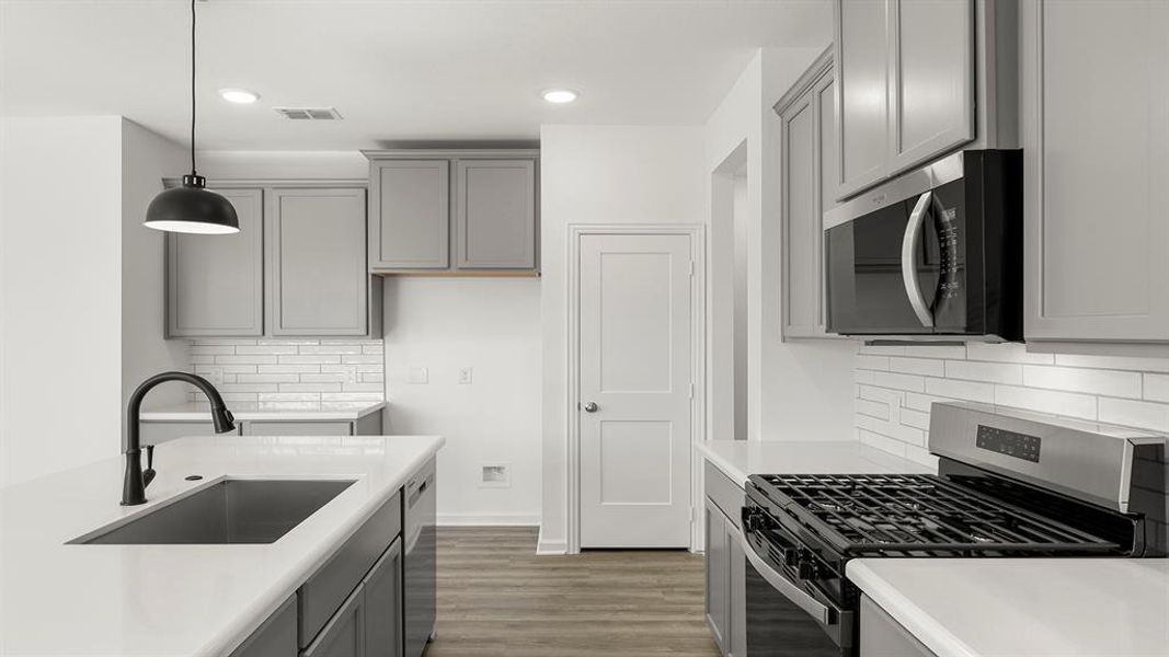 06. 2001 Bayfront - Kitchen (4)