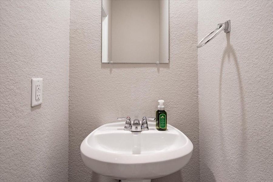 Furnished interior view inside a new home in River's Edge, Conroe (Image 15). Furnished interior view inside a new home in River's Edge, Conroe (Image 15).