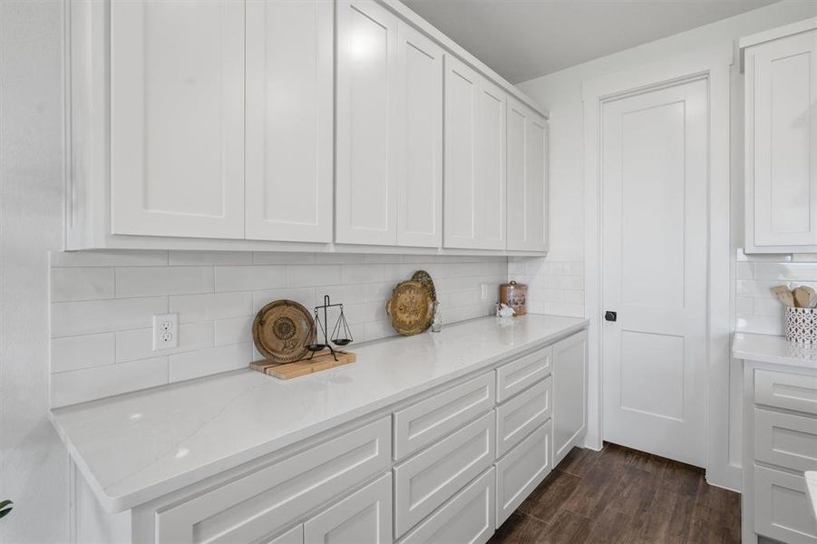 Furnished interior view inside a new home in , Tolar (Image 7).