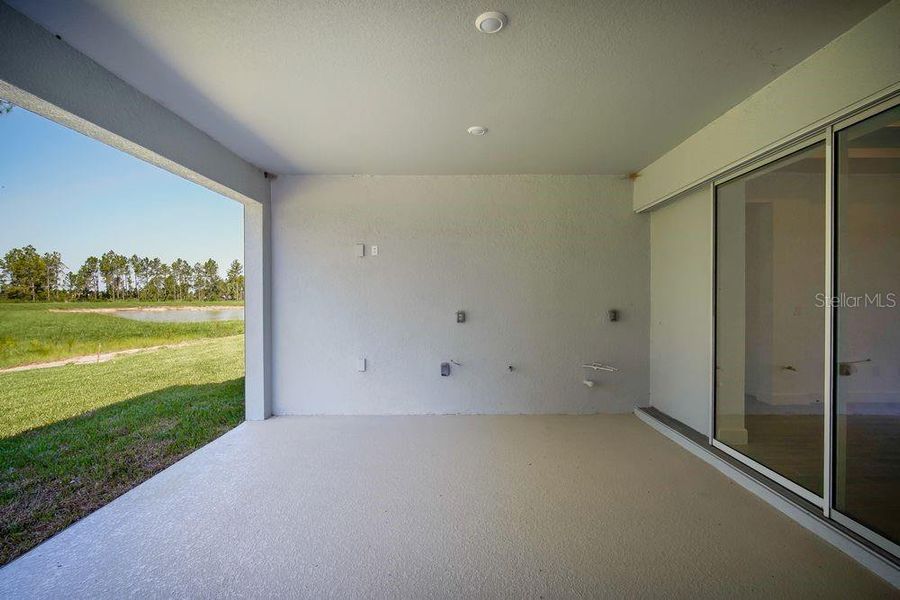 Exterior details and patio area of a home in Hammock at Two Rivers, Zephyrhills (Image 2).