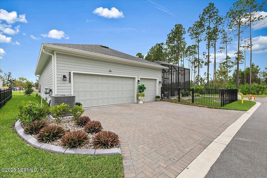 Exterior details and patio area of a home in , Jacksonville (Image 19).