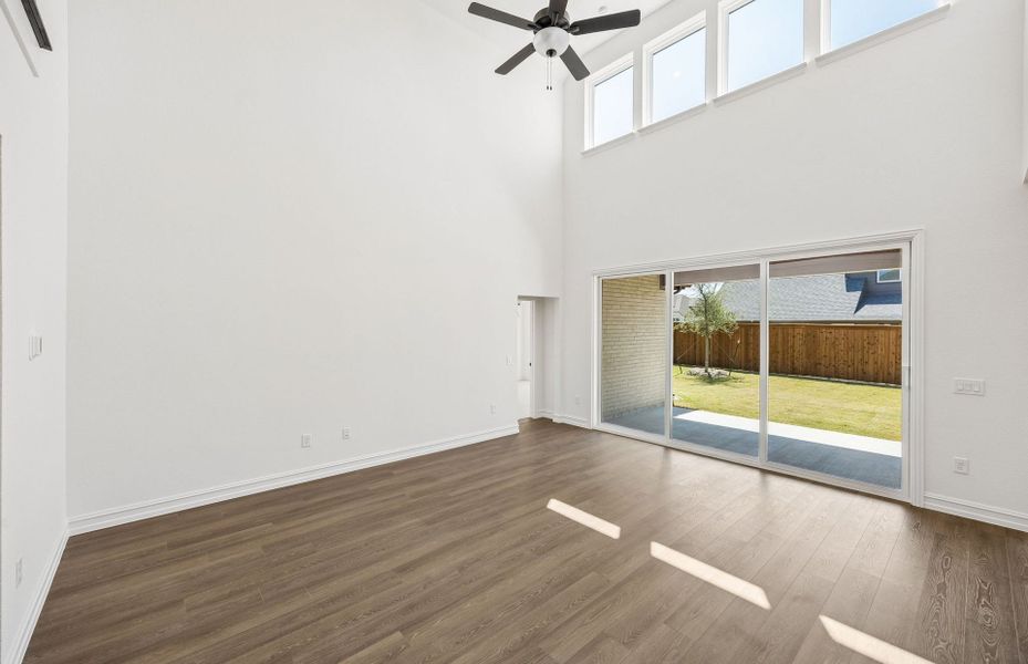 Spacious, unfurnished interior of a new home in Highland Lakes, McKinney (Image 25).