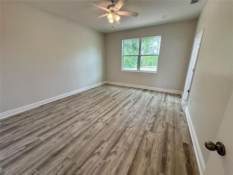 Spacious, unfurnished interior of a new home in , Dade City (Image 19).