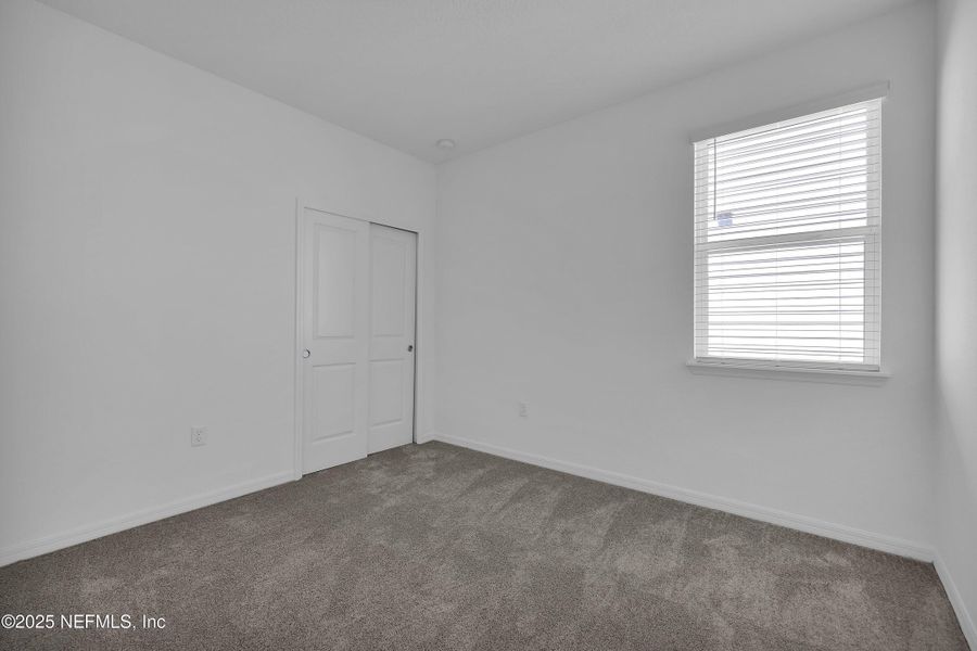 Spacious, unfurnished interior of a new home in Murray Farms, Middleburg (Image 18).