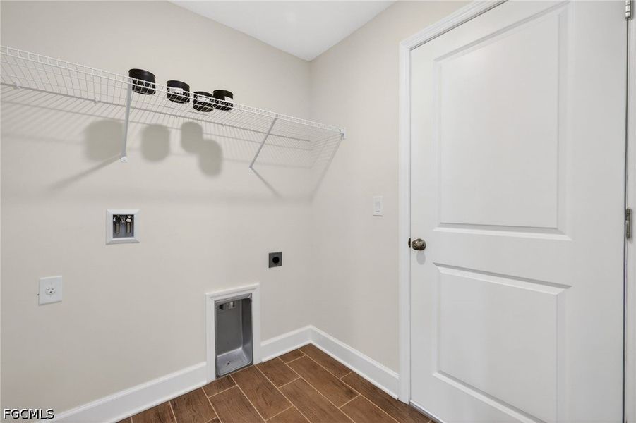 Spacious, unfurnished interior of a new home in Cape Coral, Cape Coral (Image 23).