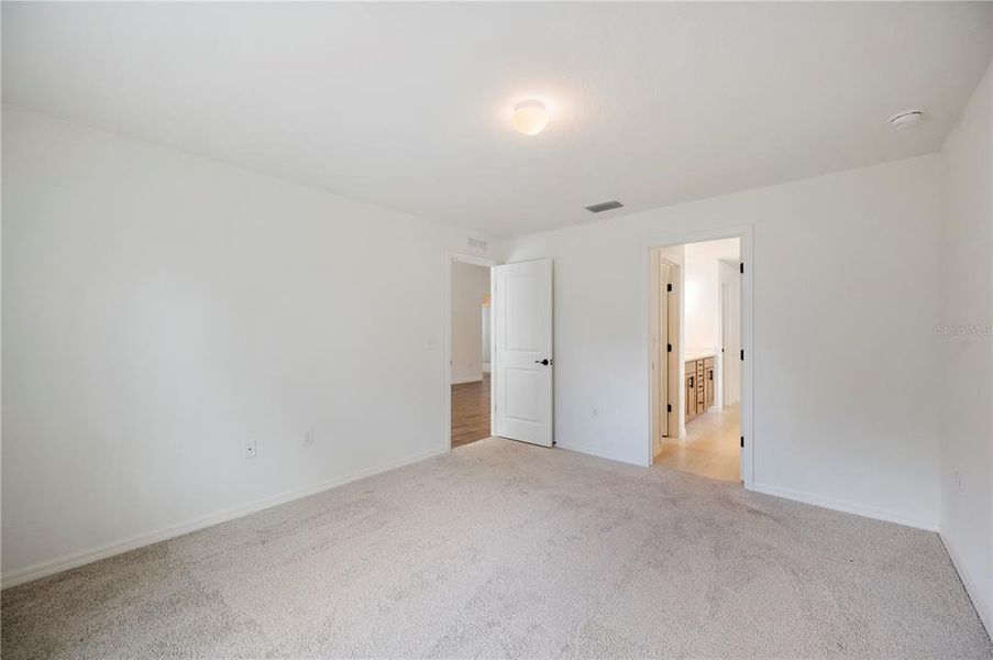 Spacious, unfurnished interior of a new home in , Frostproof (Image 20). Spacious, unfurnished interior of a new home in , Frostproof (Image 20).