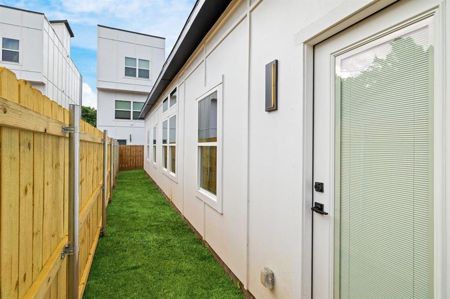 Exterior details and patio area of a home in , Dallas (Image 14).