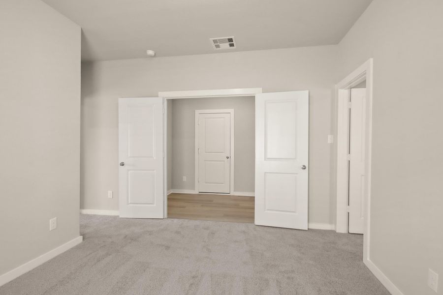 Spacious, unfurnished interior of a new home in Westridge Cove 40', Conroe (Image 9).