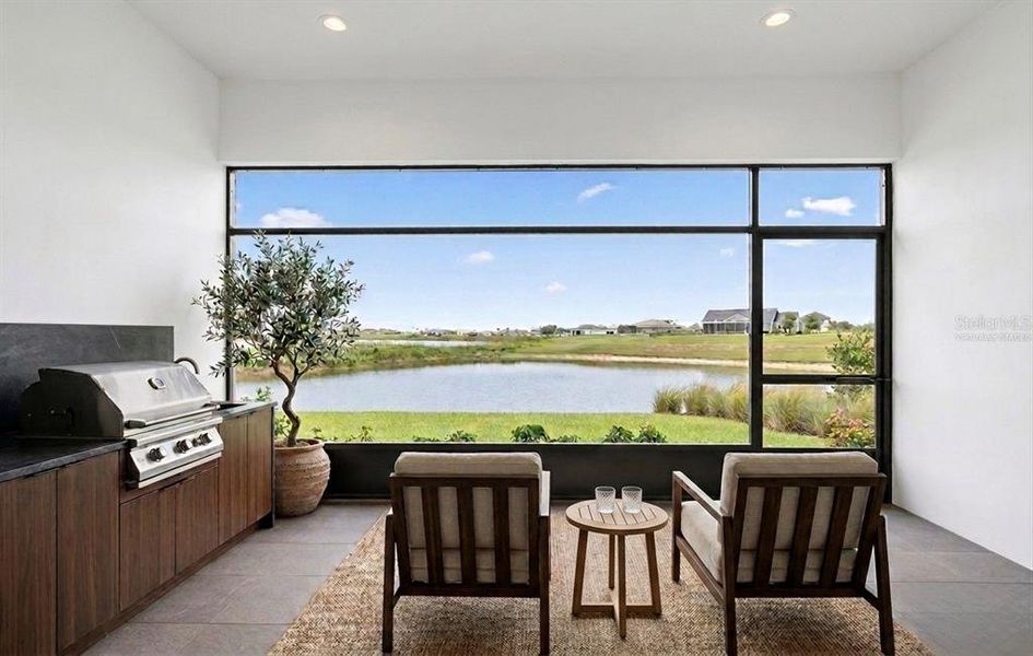 Exterior details and patio area of a home in , Auburndale (Image 4).