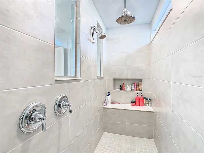 Furnished interior view inside a new home in , Orlando (Image 49).