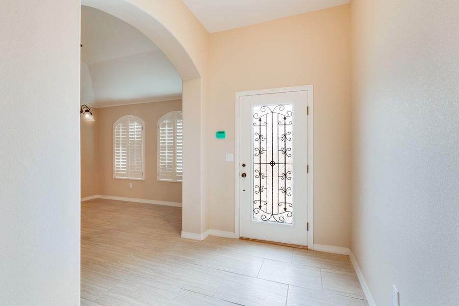 Spacious, unfurnished interior of a new home in Crossland, Socorro (Image 14).