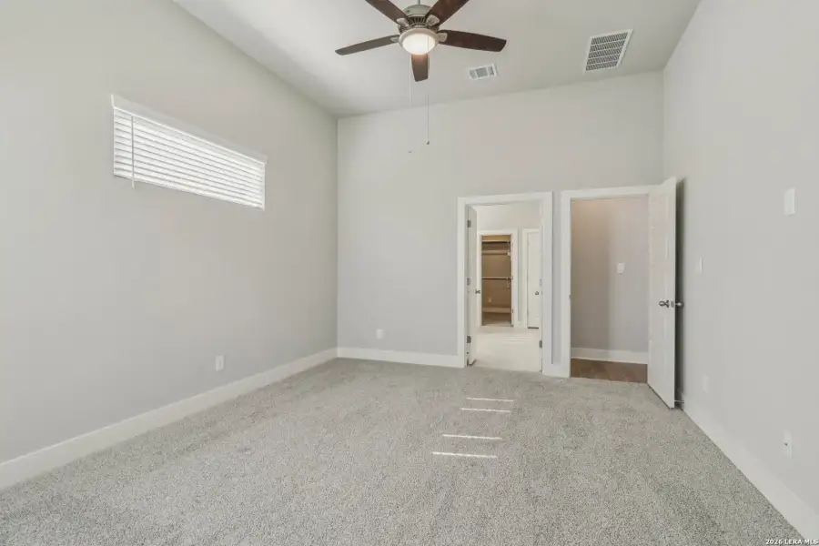 Spacious, unfurnished interior of a new home in Fox Falls, Boerne (Image 25).