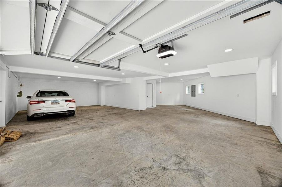 Spacious, unfurnished interior of a new home in , Atlanta (Image 21).