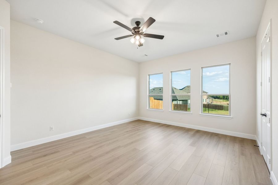 Spacious, unfurnished interior of a new home in Sheppard's Place, Waxahachie (Image 25). Spacious, unfurnished interior of a new home in Sheppard's Place, Waxahachie (Image 25).