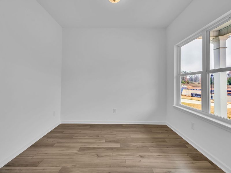Spacious, unfurnished interior of a new home in Cantigny Park, Clarksville (Image 15).