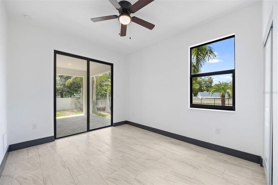 Spacious, unfurnished interior of a new home in , Tampa (Image 27).