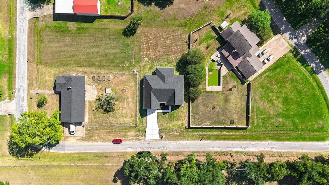 Exterior details and patio area of a home in , Waller (Image 4).