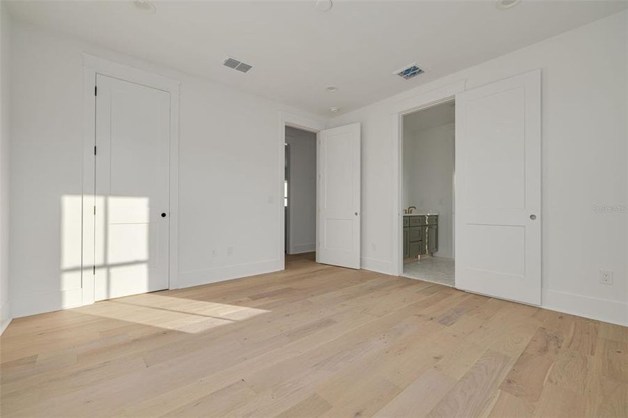 Spacious, unfurnished interior of a new home in , St. Petersburg (Image 20). Spacious, unfurnished interior of a new home in , St. Petersburg (Image 20).