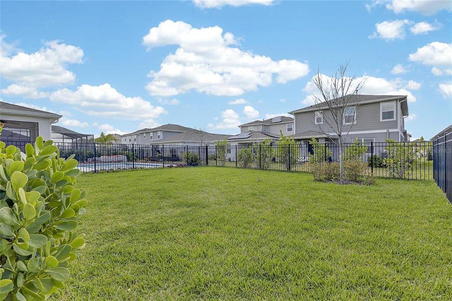 Exterior details and patio area of a home in , Apollo Beach (Image 30).