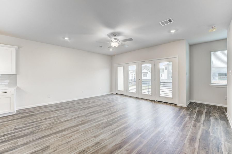 Spacious, unfurnished interior of a new home in Townsen Landing, Humble (Image 19).