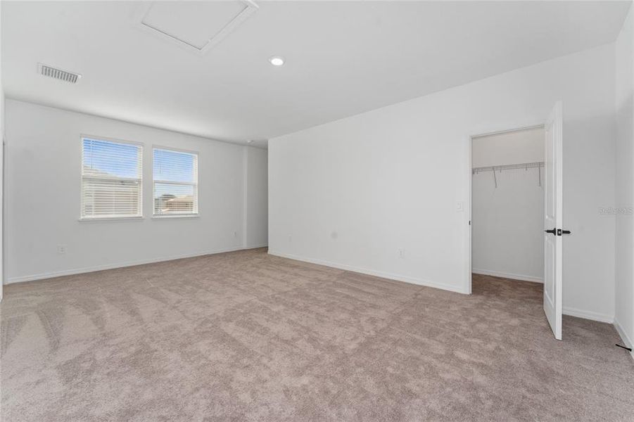 Spacious, unfurnished interior of a new home in , Winter Garden (Image 32).