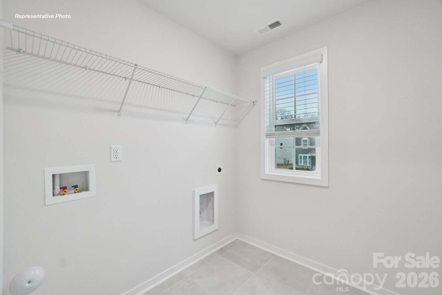 Spacious, unfurnished interior of a new home in Oak Grove Hill, Huntersville (Image 17).