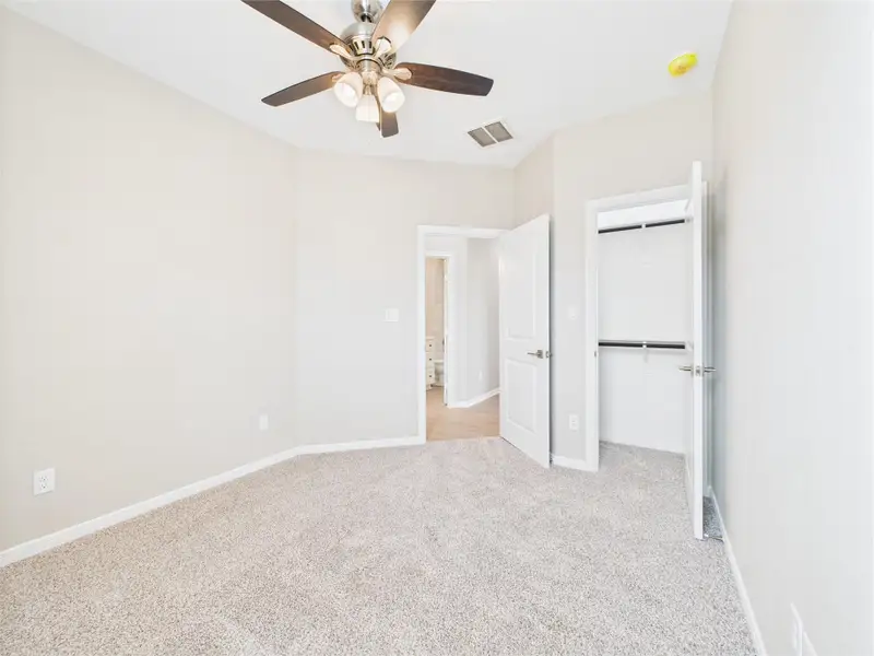 Spacious, unfurnished interior of a new home in , Santa Fe (Image 10). Spacious, unfurnished interior of a new home in , Santa Fe (Image 10).
