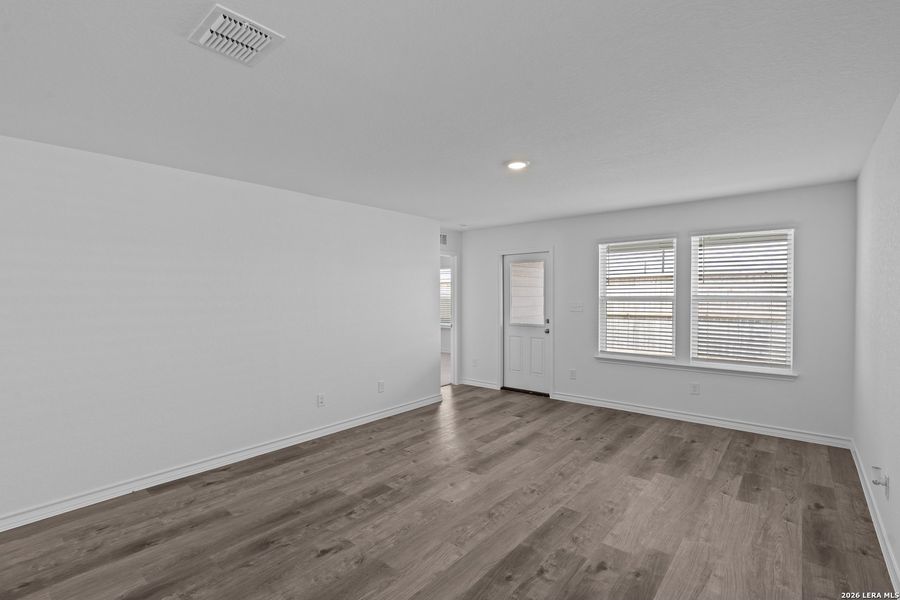 Spacious, unfurnished interior of a new home in Horizon Ridge, San Antonio (Image 19).
