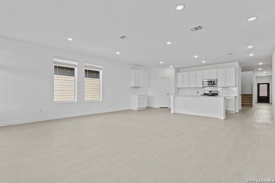 Spacious, unfurnished interior of a new home in Grace Gardens, San Antonio (Image 25). Spacious, unfurnished interior of a new home in Grace Gardens, San Antonio (Image 25).