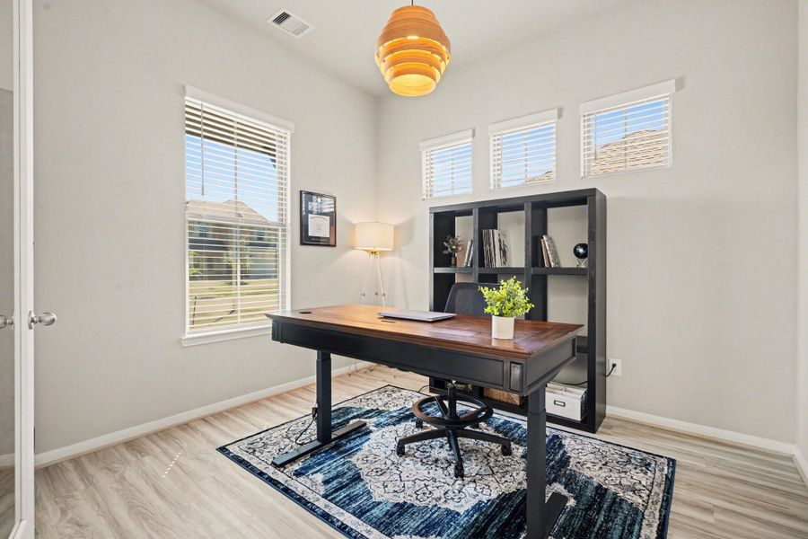 Furnished interior view inside a new home in Coastal Point, League City (Image 26). Furnished interior view inside a new home in Coastal Point, League City (Image 26).