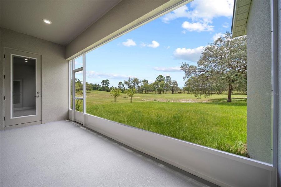 Exterior details and patio area of a home in , Homosassa (Image 3).