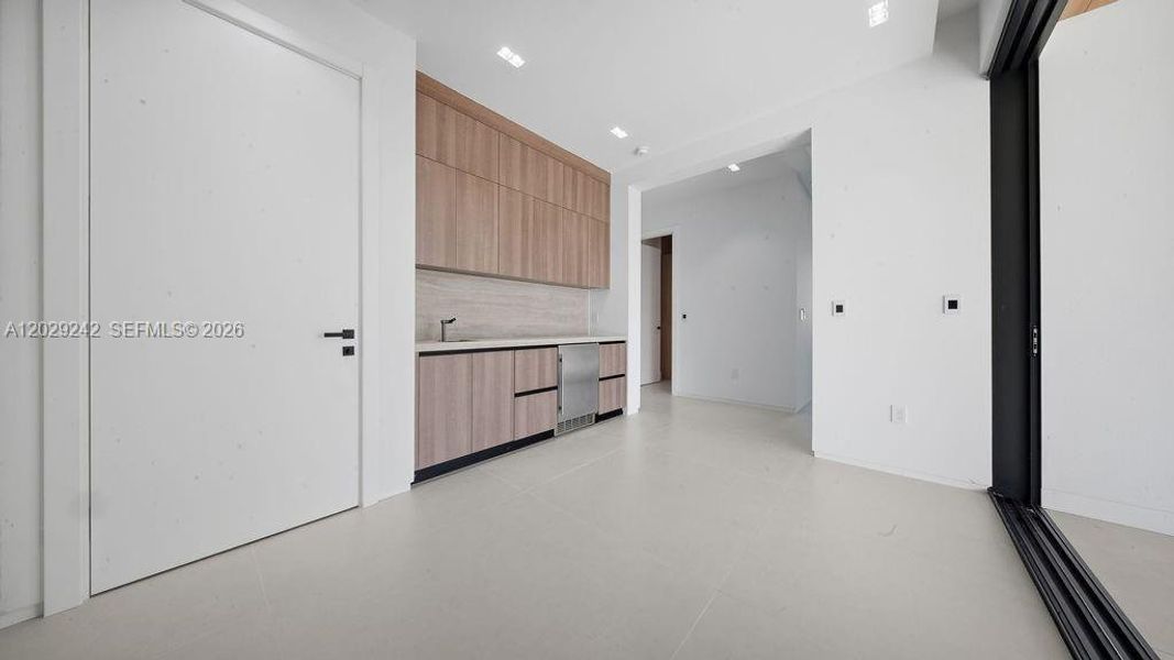 Spacious, unfurnished interior of a new home in , Fort Lauderdale (Image 56).