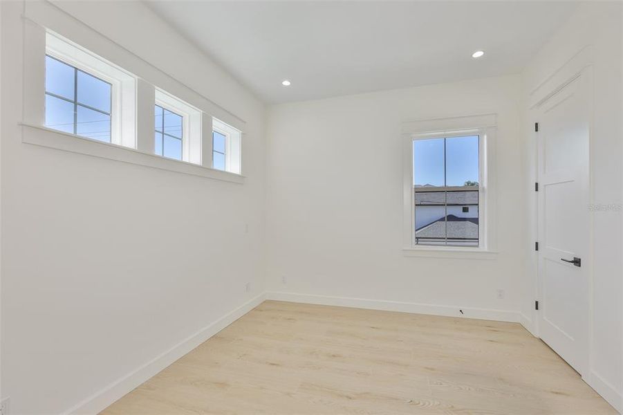 Spacious, unfurnished interior of a new home in , Tampa (Image 90).