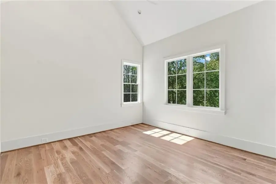 Spacious, unfurnished interior of a new home in , Atlanta (Image 78).