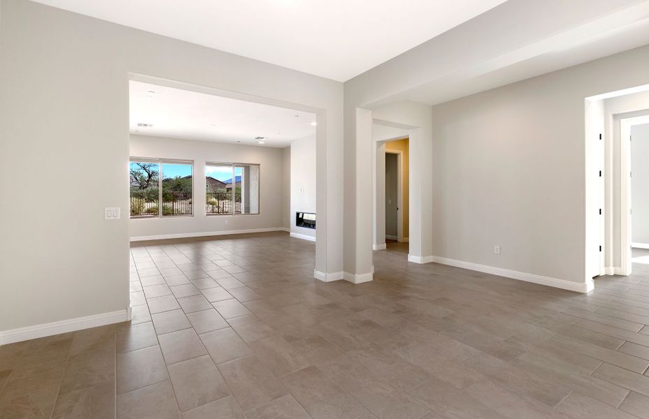 Spacious, unfurnished interior of a new home in Vistoso Canyon Estates, Oro Valley (Image 12).