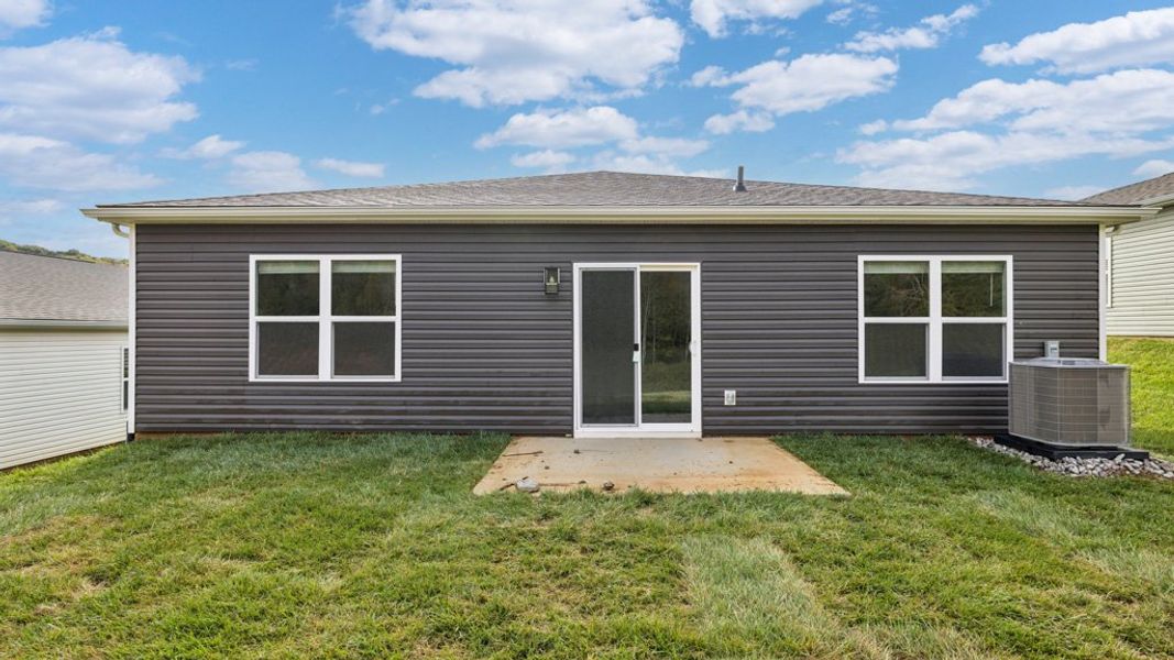 Exterior details and patio area of a home in Emory Creek, Harriman (Image 2).