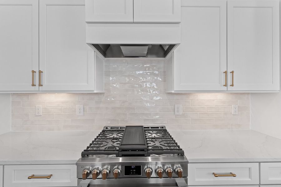 Representative interior finishes for a home built from the The Juniper by RobuckHomes in Kennebec Crossing, Angier (Image 22).